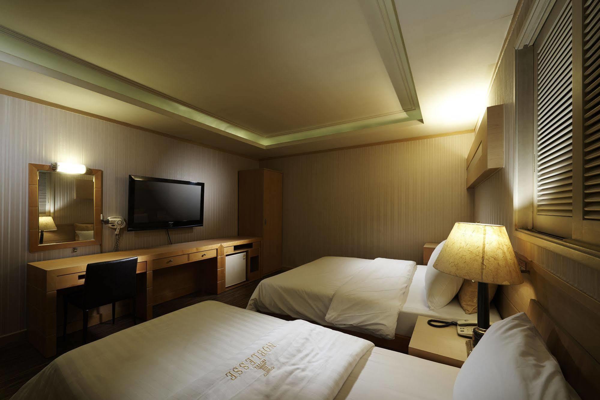 Hotel Noblesse, Yeoksam 2*